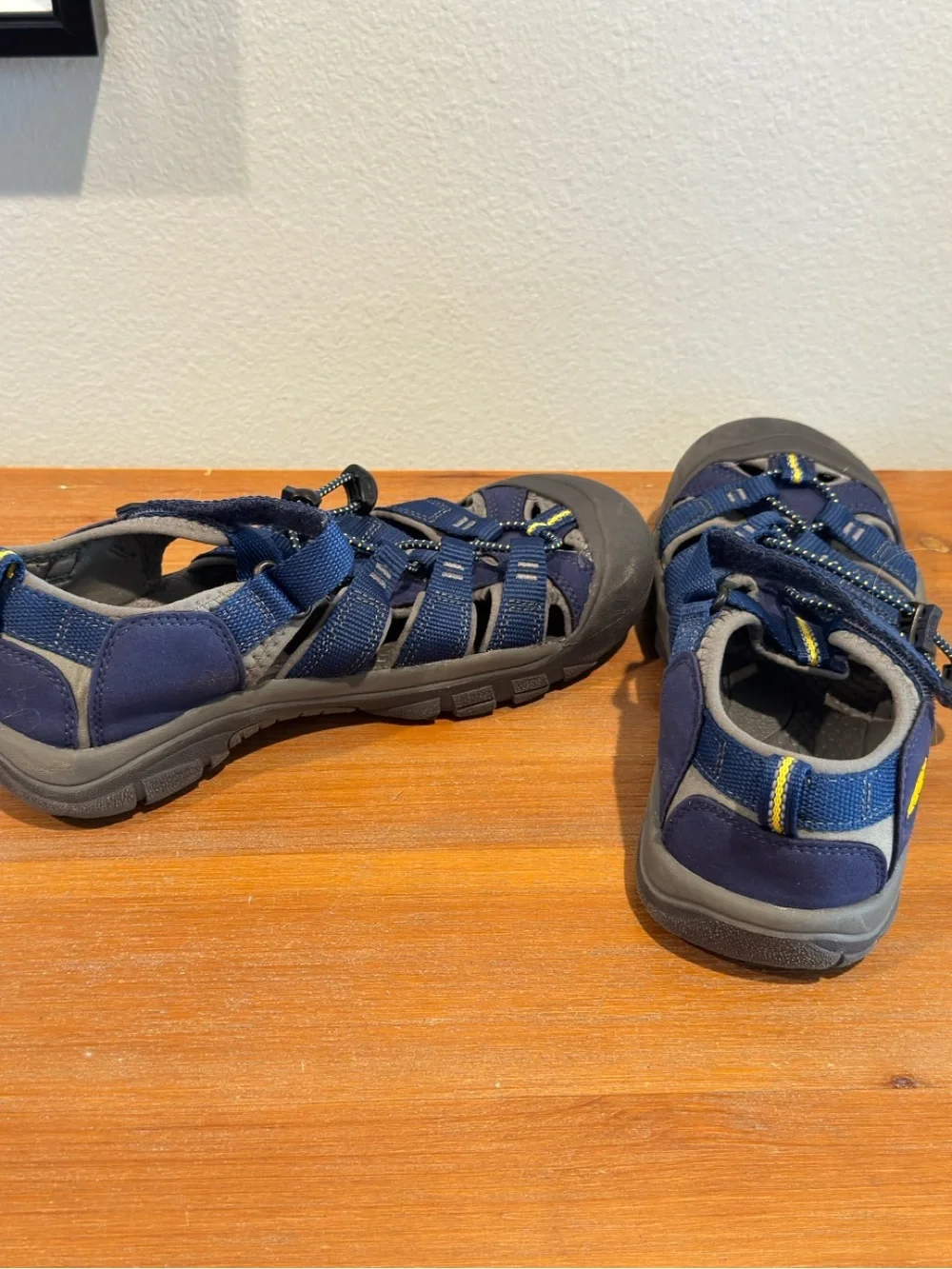 Keen Newport H2 Sandals Big Kids Size 5 Shoes Unisex